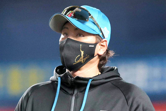 【日本ハム】新庄監督「スパイクにマジックテープ４つつけて…」自打球離脱防ぐ新レガース開発へ「ミズノさん作ってくれますよ」