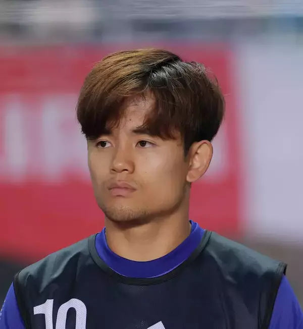久保建英、福原遥との結婚発表後初の試合はスタメン　「おめでとう」スタジアム祝福ムード　前戦から５人変更　２年半ぶり４バックでスタートか…ニュージーランド戦