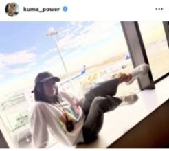 宇多田ヒカル、息子のプレゼントの靴下をはいて空港で“ポケモンコラボ”　「かわいい」「微笑ましい」「めっちゃノリノリ」