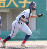 「【高校野球】京都国際、７回に４点の勝ち越し許す　２４年夏の甲子園優勝校が京都３連覇に暗雲　小川礼斗主将が先制打も得点機逃す　どうなる猛暑の熱戦」の画像1