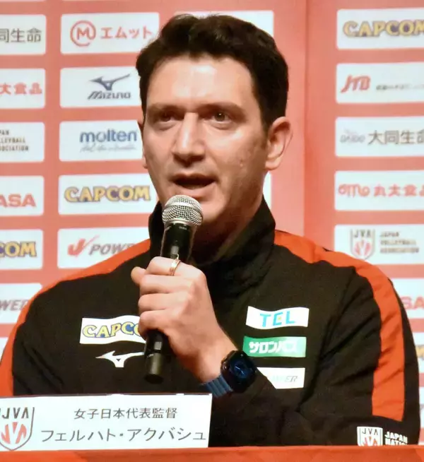 【バレー女子】アクバシュ監督「将来的に強いチーム」アジア選手権Ｖ逸でロサンゼルス五輪の最短切符ならず　次は名古屋アジア大会でメダル…帰国会見