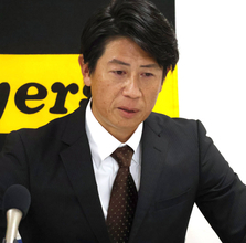 【阪神】的場寛一氏が涙の就任会見「球団が批判されるんじゃないかと…」「もう１回タテジマを着れる」２軍打撃コーチ就任　けがに苦しみ２００５年退団以来の古巣復帰