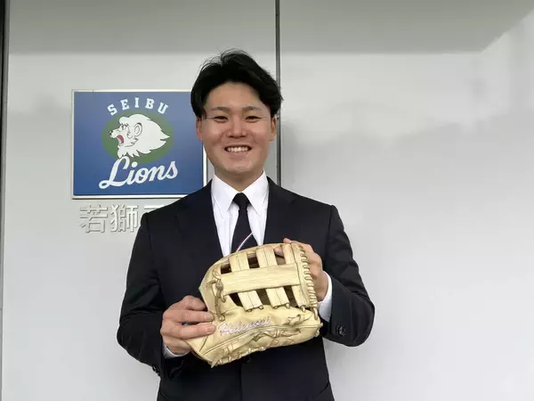 【西武】ドラ３・秋山俊が持参したのは元中日外野手から贈られたグラブ「守備面、打球判断などたくさん教えていただきました」