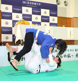 「角田夏実　現役生活にともえ投げ…涙あり、笑顔あり、サプライズありの引退表明「これまで『恋人』のような関係だった柔道と『家族』になりたい」」の画像1