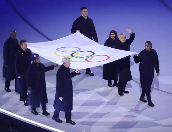 【五輪開会式】前広島市長の秋葉忠利氏が五輪旗運搬…核兵器廃絶訴え