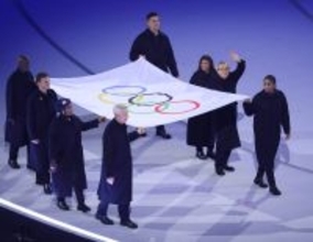 【五輪開会式】前広島市長の秋葉忠利氏が五輪旗運搬…核兵器廃絶訴え