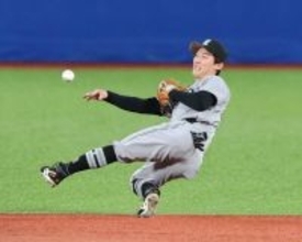 【番記者Ｇ戦記】大勝の中で光った堅守　ウィットリーを乗せた浦田俊輔…移動試合の試合前練習で異例のシートノックからスタート　入念な準備が生きた“守り勝ち”