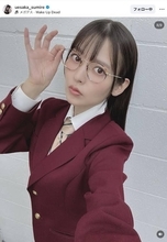 上坂すみれ、ミニスカ制服ショットが破壊力バツグン！「たまらん」「女神」「わけわからん美人」