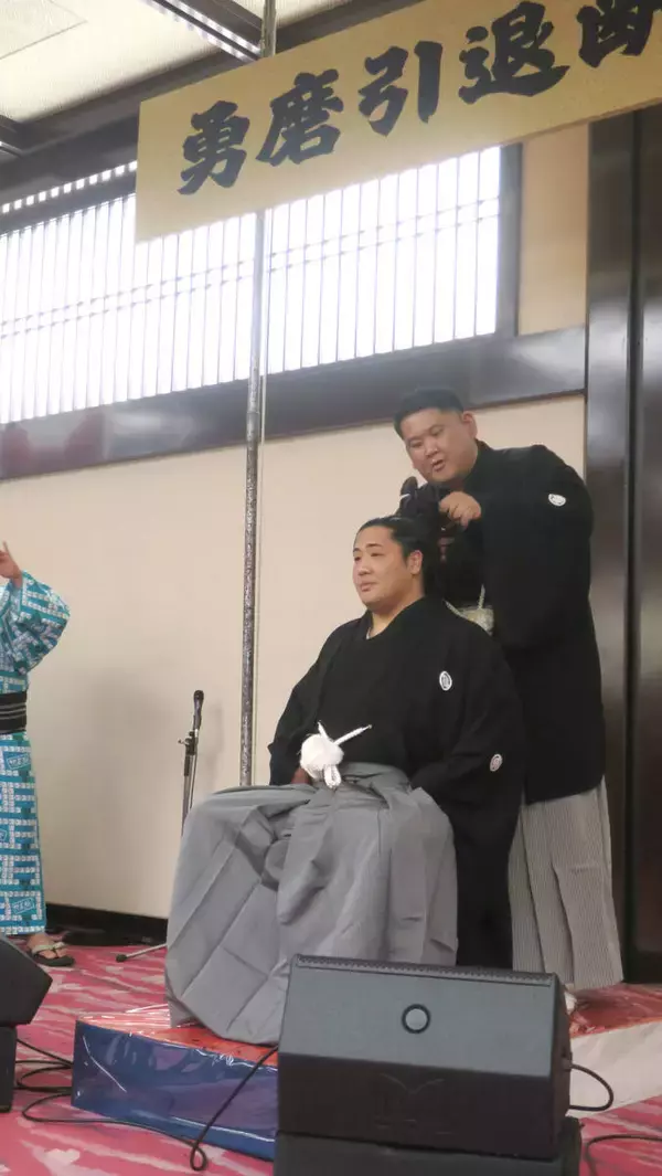 元十両の勇磨が断髪式は「部屋の手作り」　師匠の阿武松親方が引退の真相を明かす