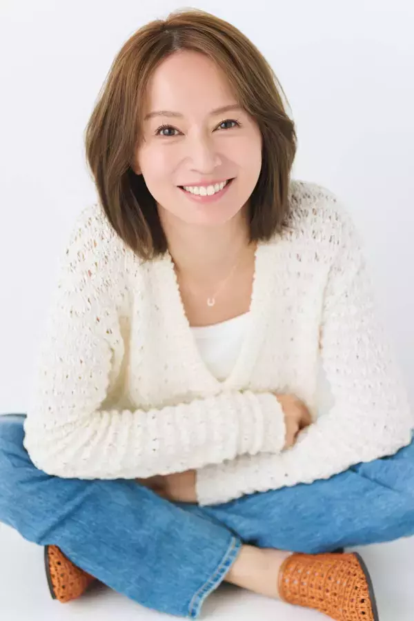 鈴木亜美「考えなくても動ける仕組み」披露　キッチン、リビングからクローゼットまで自宅を完全公開　１０月に新刊発売