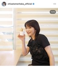 ５７歳・森高千里、ミニスカ×ニーハイブーツ衣装　絶対領域も健在！「史上最高」「ゴージャス過ぎ」「可愛さに眼福」の声
