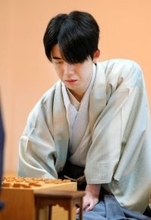 藤井聡太王将、王将戦第３局１日目終えやや劣勢