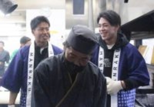 【ソフトバンク】育成３位・大矢琉晟、うなぎつかみ取りで一発成功「全然抵抗はなかった」