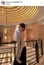 「脚が長ーい」久間田琳加、色気あふれる大胆スリットにほれぼれ「びっくりした…」「大人のお姉さん」「半端ない」「最高」