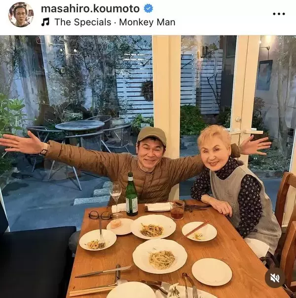 「お母様美人ですね」俳優・甲本雅裕、地元で親子ショット「素敵な親孝行」「優しい時間」の声…兄は甲本ヒロト