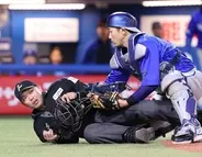バットが側頭部直撃の川上審判員、まだ意識は回復せず　ＩＣＵから一般病棟に　ＮＰＢ「一日も早い回復を心より願っております」
