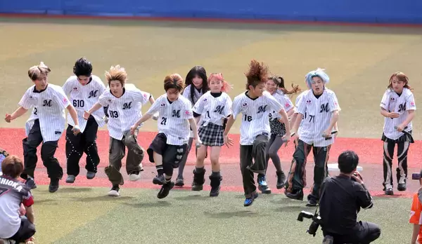 ＰＧ　ロッテ戦前に熱いパフォーマンス　ＡＯｉ「ど真ん中に１００キロ投げます」と次は始球式登板に意欲