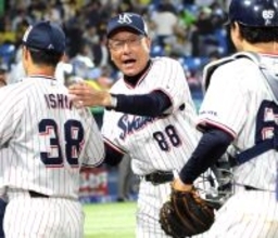 【ヤクルト】３戦連続完封中だった左腕を打ち崩し逆転勝ちで首位返り咲き　池山隆寛監督「最後まで粘り強く食らいついていけたら逆転できると」