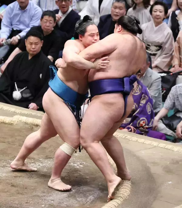 琴栄峰が土つかずの５連勝　狼雅に勝ち、平幕ただ一人の勝ちっ放し