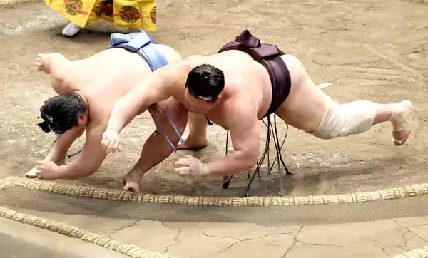幕内・翔猿が２敗を守ってトップ並走「がむしゃらにいけた」３４歳元気いっぱい
