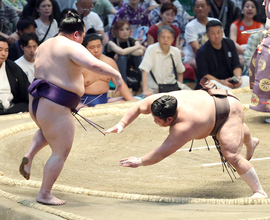 伯乃富士が苦しんで勝ち越し　「４連敗がきつかった」