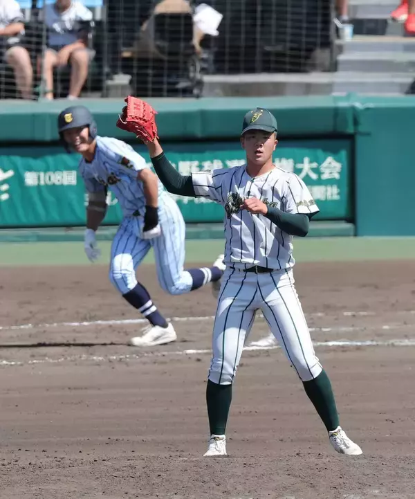 【甲子園】鶴岡東、東海大甲府に敗れ初戦敗退..８回まで毎回走者も好機生かし切れず