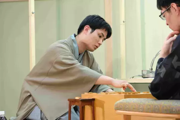 第４７回将棋日本シリーズＪＴプロ公式戦・２回戦第２局は佐々木勇気八段が勝利　初の準決勝へ
