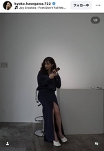 ４８歳・長谷川京子の大人の色気全開“非日常”ドレスにもん絶！「足チラ見せ最高」「何を着ててもいつもおしゃれ」