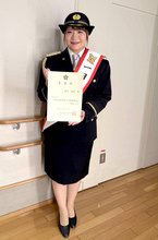 堀内春菜　一日警察署長を委嘱され「自然と背筋が伸び、身の引き締まる思いがいたしました」　新曲「みれん傘」も歌唱