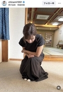 五輪メダリストがスカートで猫を“かくまう”姿にほっこり「足ちっちゃ！と思ったら」結婚から４年の吉田知那美