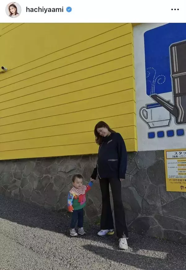 第２子出産の蜂谷晏海、夫・井戸田潤と長男“兄バーグ”のほっこり手つなぎショット公開