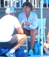 【全豪テニス】大坂なおみ　３度目の優勝に向け新体制　練習後はサインのファンサービス