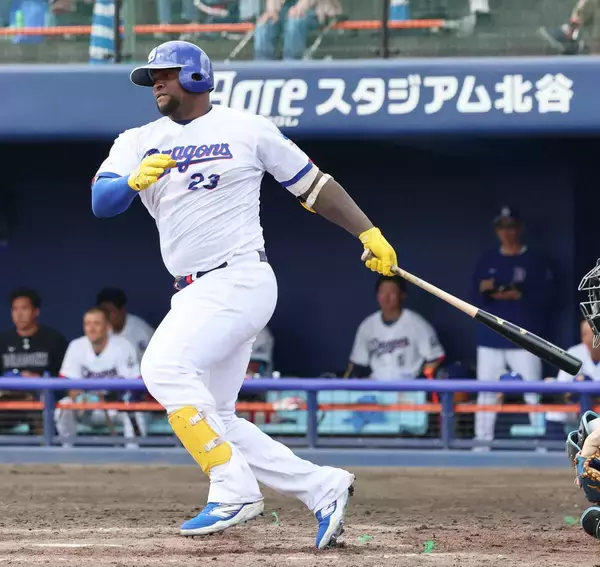 【中日】新外国人ミゲル・サノーが初実戦で左前打マーク　２打席で交代も攻守でアピール