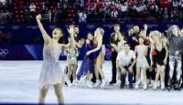 輝いたフィギュア日本代表の絆…団体、りくりゅうら史上最多１大会６個のメダル　引退の坂本花織は後輩に託す「世代交代も安泰ですね、日本は」