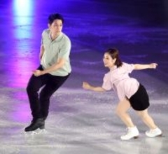 りくりゅうペアがプロ転向表明後、初のアイスショー登場　宝塚市出身の三浦璃来さんは地元・兵庫凱旋