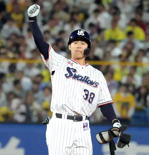 【ヤクルト】ドラフト６位ルーキーの石井巧が殊勲のプロ初安打初打点「大歓声がすごく響き渡って鳥肌が立ちました」
