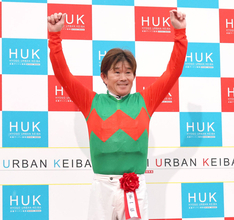【阪神アーバン競馬】小牧太騎手が悲願のゴールデンジョッキーＣ初優勝　６０歳での引退撤回「騎乗できる限り乗り続ける」