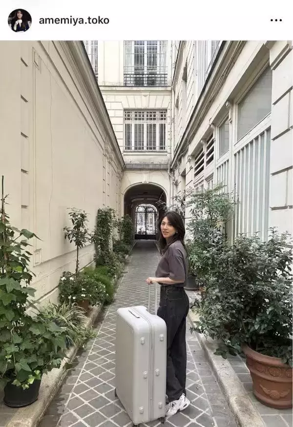 パリ在住の雨宮塔子アナ「およそ一年ぶりに帰国しました」　振り向きショットに「お帰りなさい」「素敵です」の声