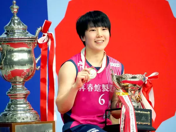 【バドミントン】山口茜が３年ぶりの女王「全てのみ込んで楽しくやろうと」昨年女王・宮崎友花との接戦を制す