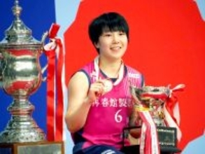 【バドミントン】山口茜が３年ぶりの女王「全てのみ込んで楽しくやろうと」昨年女王・宮崎友花との接戦を制す