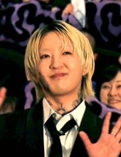 ＹＯＡＳＯＢＩ・Ａｙａｓｅの最新姿にフォロワー騒然「超かっこええ」「イケメン」「爆ビジュ」「黒髪似合う」