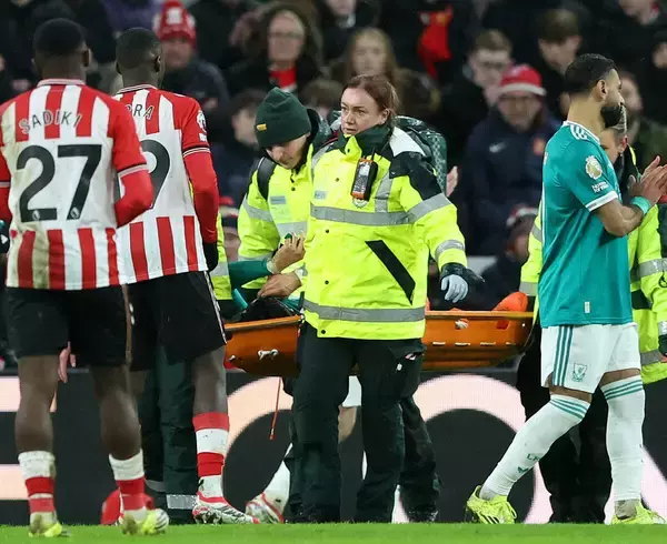 森保ジャパンに悪夢続く…日本代表主将の遠藤航が左足首負傷、担架で運ばれる