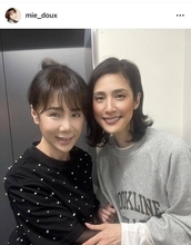 ６８歳になった「ピンク・レディー」未唯ｍｉｅ、「気さくで可愛い頑張り屋さん」な大人気女優と密着２ショット！