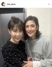 ６８歳になった「ピンク・レディー」未唯ｍｉｅ、「気さくで可愛い頑張り屋さん」な大人気女優と密着２ショット！