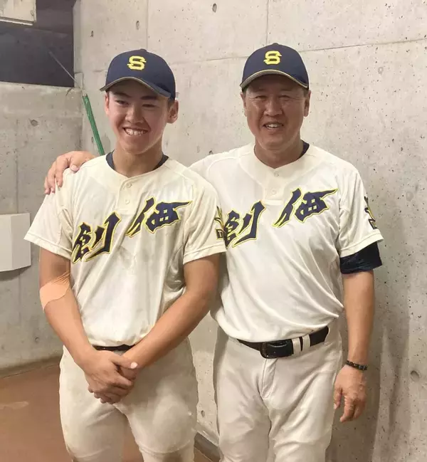 【高校野球】創価が第１シードの国士舘を６回コールドで撃破　長男・勝利が３安打＆激走　父・堀内尊法監督「第１シード横取り作戦、成功！」