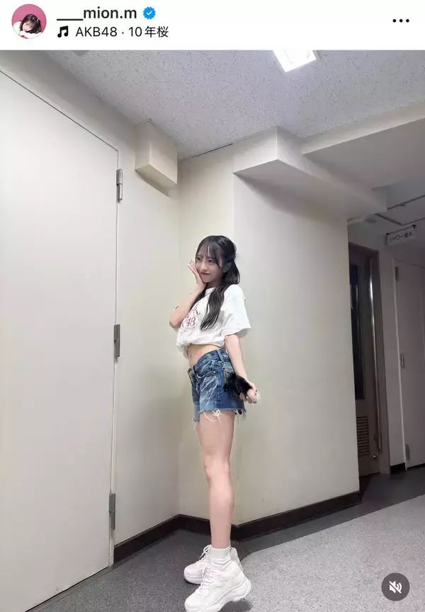 “平成ギャル”になったＡＫＢ・向井地美音、へそ出し×ミニ丈でファン魅了「好きすぎるんですけど」と反響
