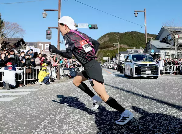 【箱根駅伝】国学院大またか！５区最終コーナーで道間違えた　ルーキー高石樹はガッツポーズの４位