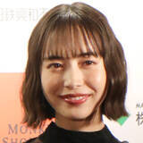 「井桁弘恵、“母校カラー”の着物姿がステキ！「ファンへのお年玉」「ベストマッチ！」「最強にお似合い」」の画像1