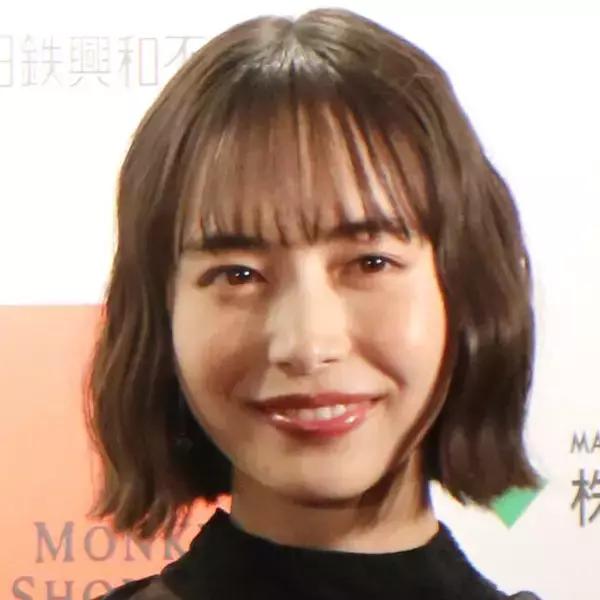 井桁弘恵、“母校カラー”の着物姿がステキ！「ファンへのお年玉」「ベストマッチ！」「最強にお似合い」