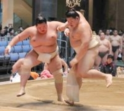 大関・琴桜が横綱・大の里に６勝８敗と奮闘　高級車＆ブティック前での稽古は「相撲の発展に繋がる」